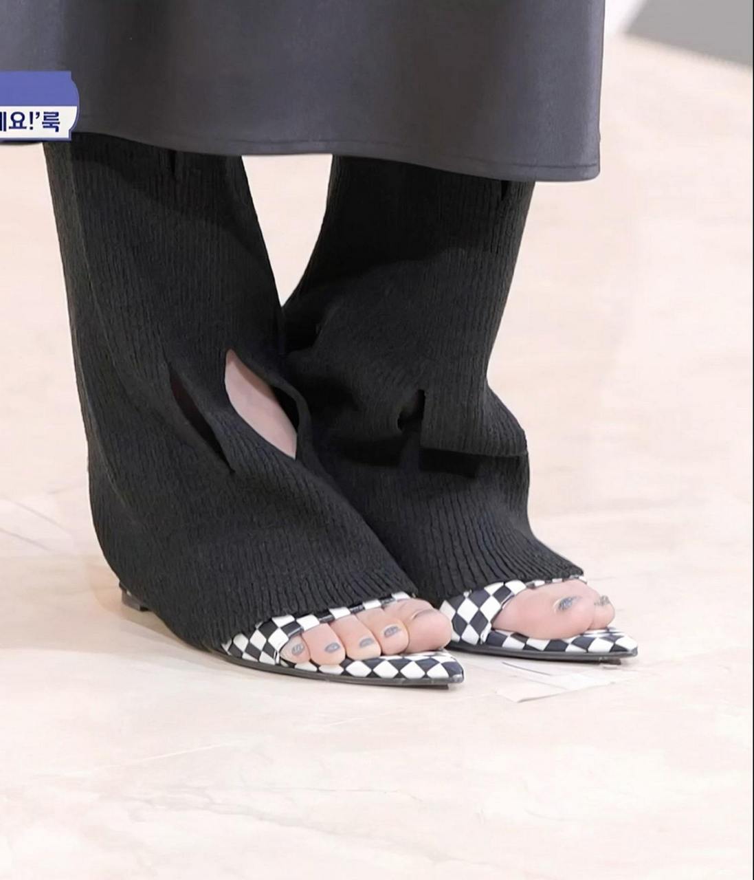 Eun Bi Kwon Feet